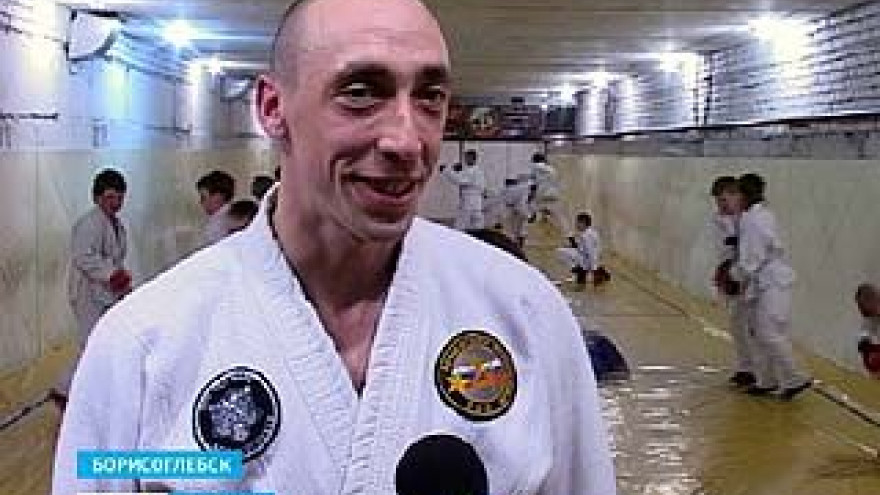 Сотрудник Борисоглебского СИЗО в подвале школы оборудовал спортзал