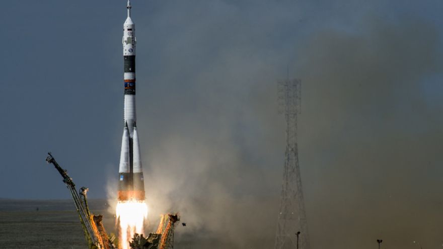 Ракета с воронежским двигателем доставила трёх космонавтов на околоземную орбиту