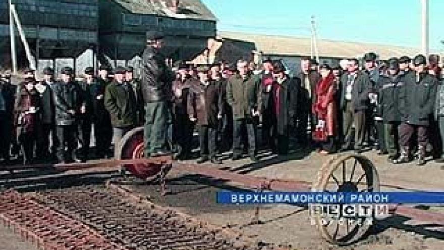 "Проводы механизаторов в поле" организовали в колхозе "Луч"