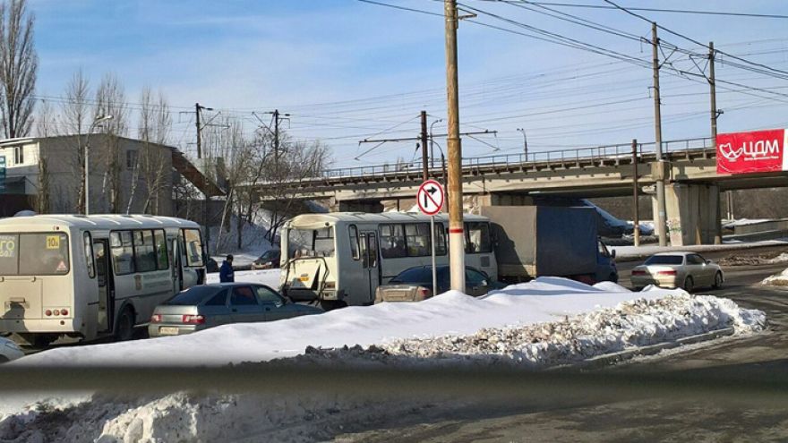 В массовом ДТП с 2 «ПАЗами» в Воронеже пострадали 6 пассажиров