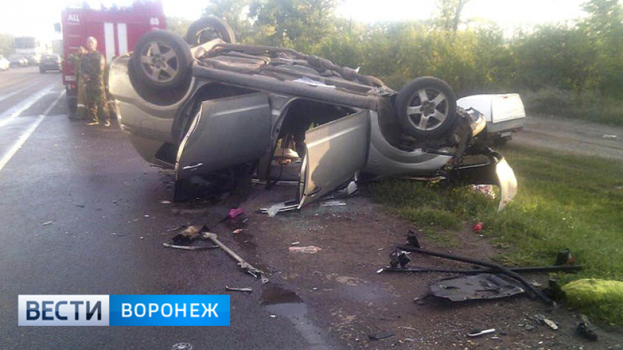 Полиция сообщила подробности ДТП с 3 погибшими и 6 пострадавшими на воронежской трассе