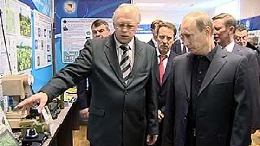Рабочую поездку премьер-министр Владимир Путин начал с "Концерна Созвездие"