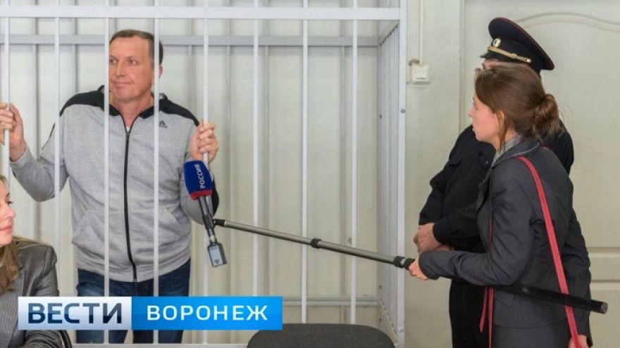 Воронежский суд оставил главу Хохольского района под домашним арестом до марта