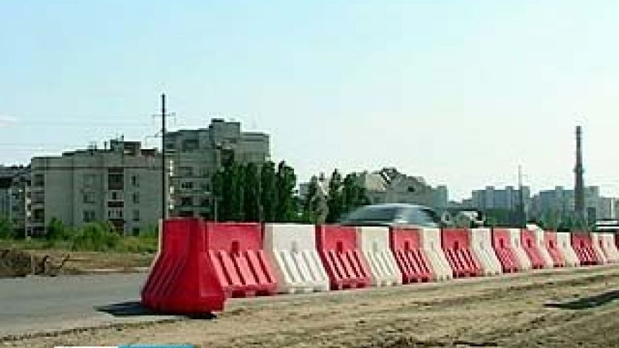 Улицу Антонова-Овсеенко снова перекрыли
