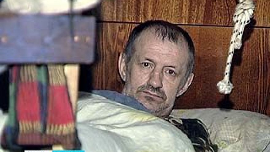 Жильцы жилого дома на Моисеева в панике - в их подвале будет приют для бездомных и бывших уголовников