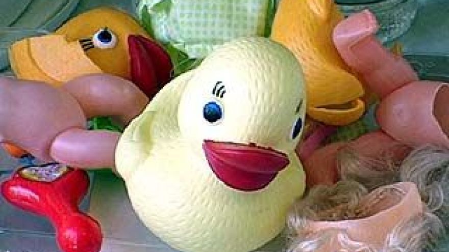 Каждая пятая детская игрушка, продаваемая в России, опасна для здоровья