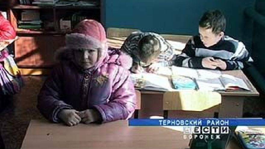 Школьники в селе Козловка на уроки одеваются потеплее
