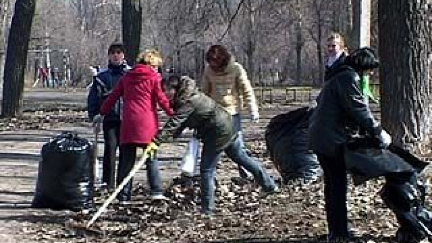 На субботнике из парка "Южный" вывезли 180 кубометров мусора