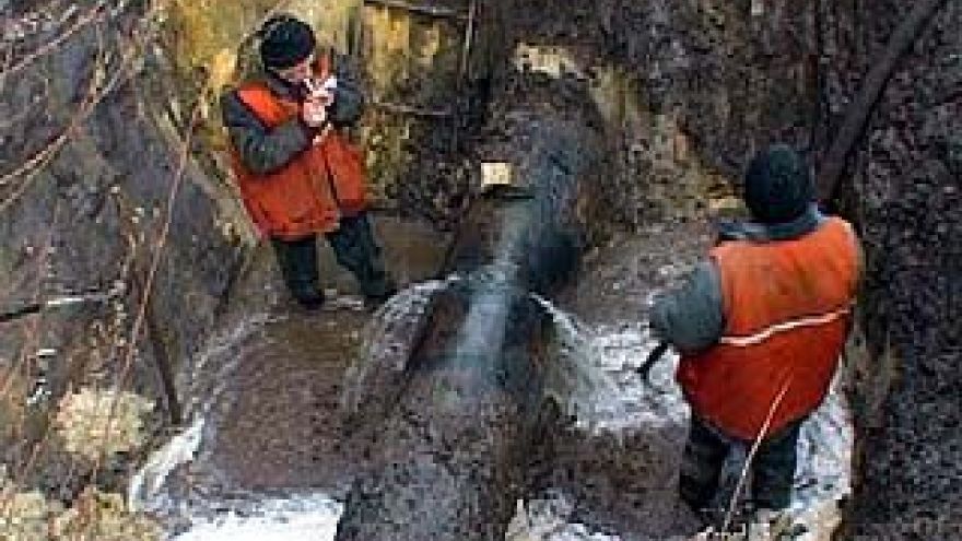 На площади Застава лопнула водопроводная линия диаметром 600 мм