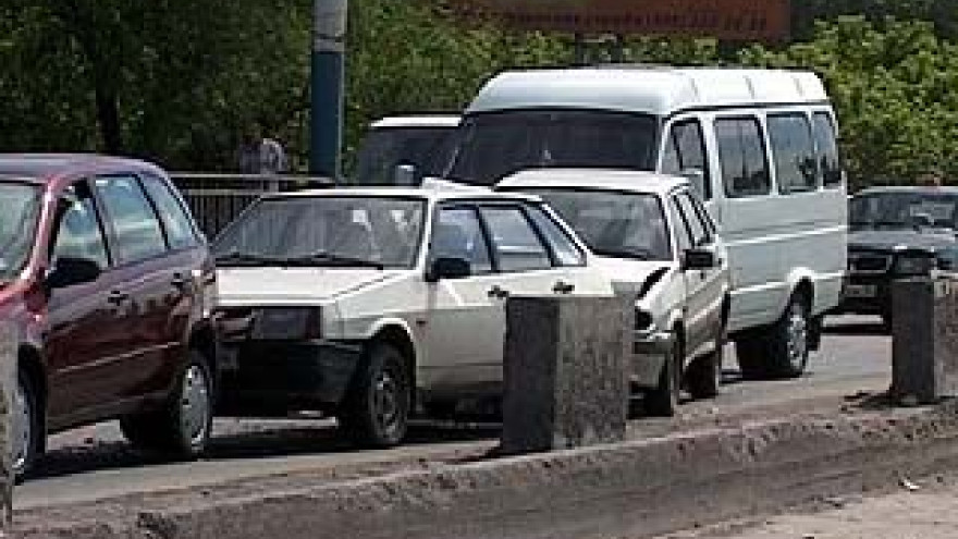 На ВОГРЕССовском мосту столкнулись сразу 6 автомобилей