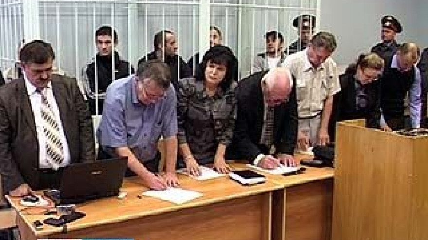 Фальшивомонетчики проведут 8 лет в колонии строгого режима