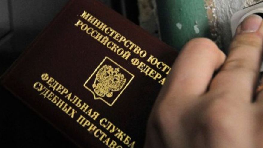 В Нововоронеже приставы 8 часов не могли забрать ребёнка из неблагополучной семьи