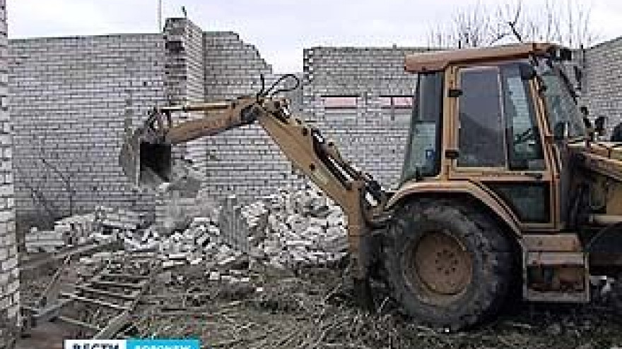 В районе взлетной полосы ВАСО снесли незаконную кирпичную постройку