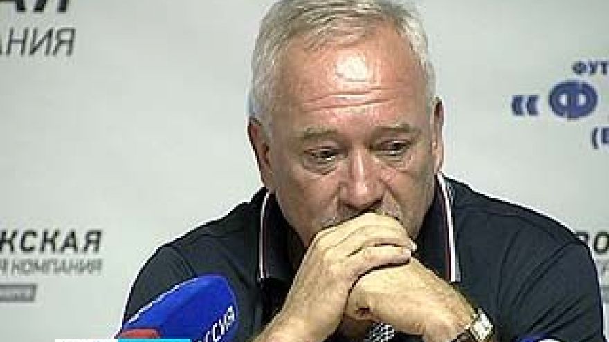 "Факел" выиграл, но в турнирной таблице не продвинулся. А тренер уже намекнул - пора искать нового