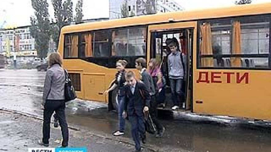 В Воронеже начали курсировать 8 новых школьных автобусов