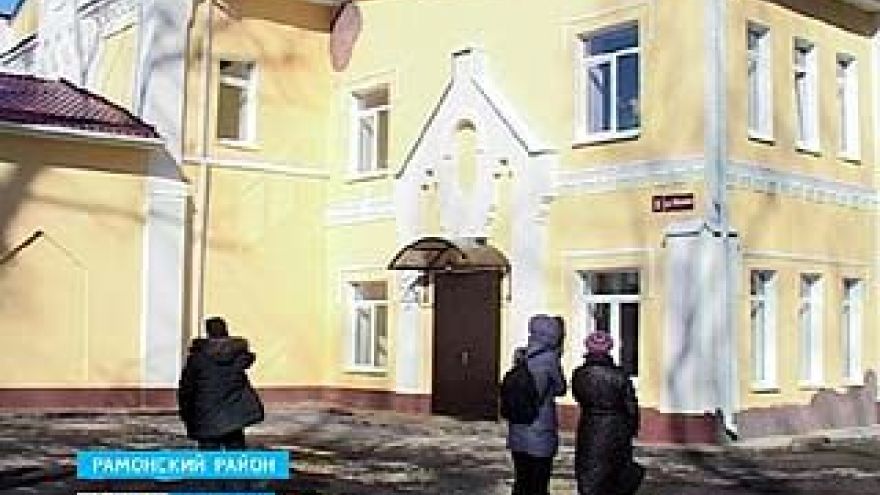 В Рамони в отремонтированном здании конюшен обнаружили трещину