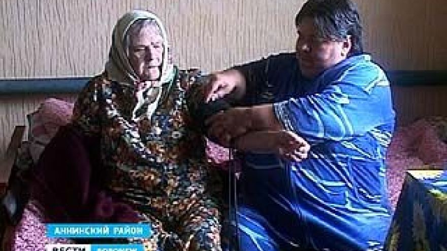 Одна из семей Аннинского района взяла на попечение одиноких пенсионеров