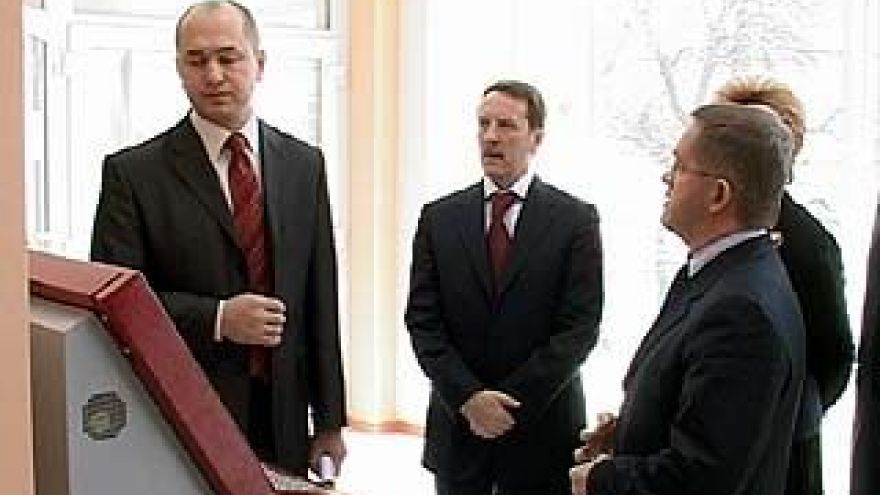 Губернатор Алексей Гордеев посетил Воронежский МФЦ
