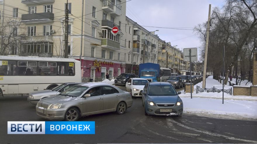 Очевидцы: в центре Воронежа из-за нескольких ДТП парализовано движение