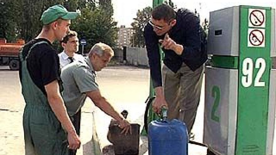 На воронежских заправках проходит операция "Нефть"