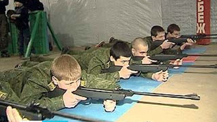 Юные казаки соревнуются в спорте, чтобы подготовиться к службе в армии
