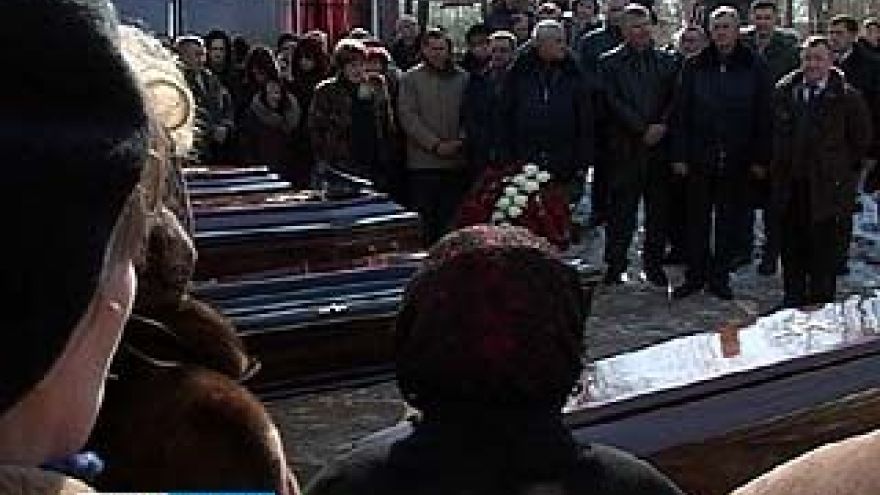 Проститься с погибшими лётчиками пришли тысячи воронежцев