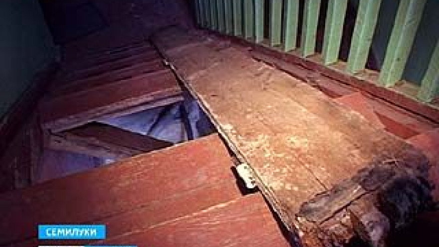 В одном из домов Семилукского района рухнула лестница