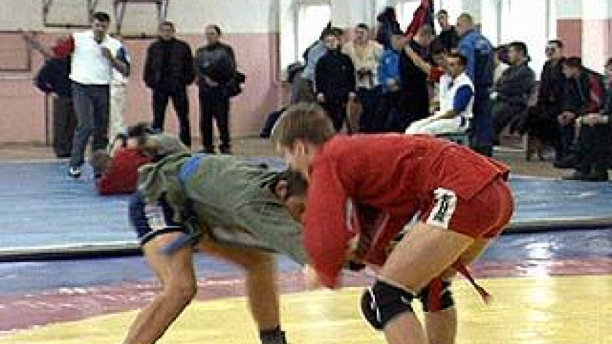 Чемпионат области по самбо собрал более 80 спортсменов