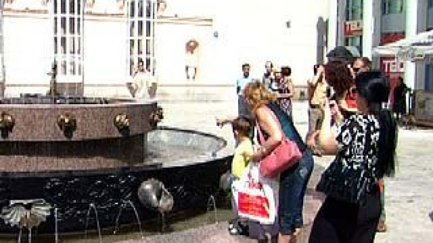 Состоялось открытие фонтана возле Кукольного театра