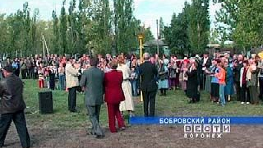 Очередной голубой факел зажгли в Бобровском районе