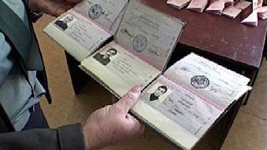 Cотрудники ПВУ выявили более 80 фактов незаконной выдачи паспортов