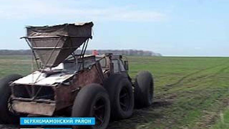 Хозяйствам Верхнемамонского района на полях помогает пневмоход