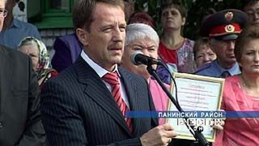 Алексей Гордеев побывал на торжественной линейке в Панинской школе
