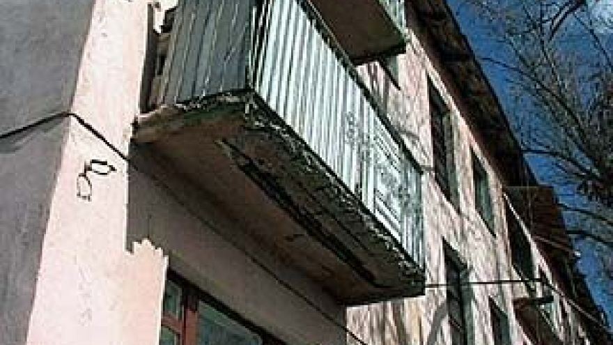 В Лисках заменят все старые балконы
