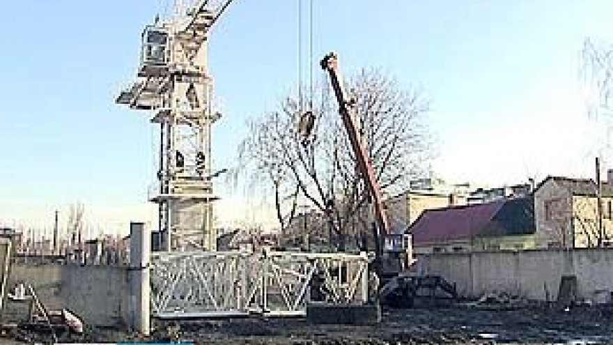 Судебные приставы взялись за стройплощадку на улице Славы