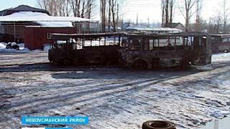 Пожар уничтожил целый автобусный парк в Новой Усмани