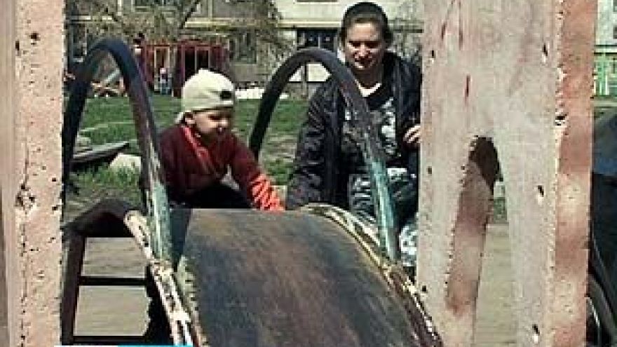 В Воронеже стартовала программа по восстановлению детских площадок