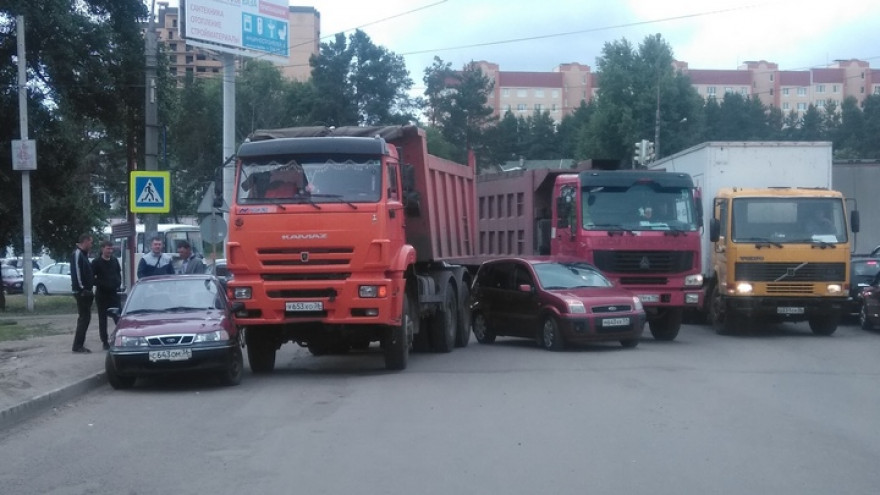 Массовая авария заблокировала движение на улицах Воронежа