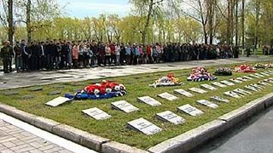 У мемориала "Песчаный лог" память погибших почтили минутой молчания