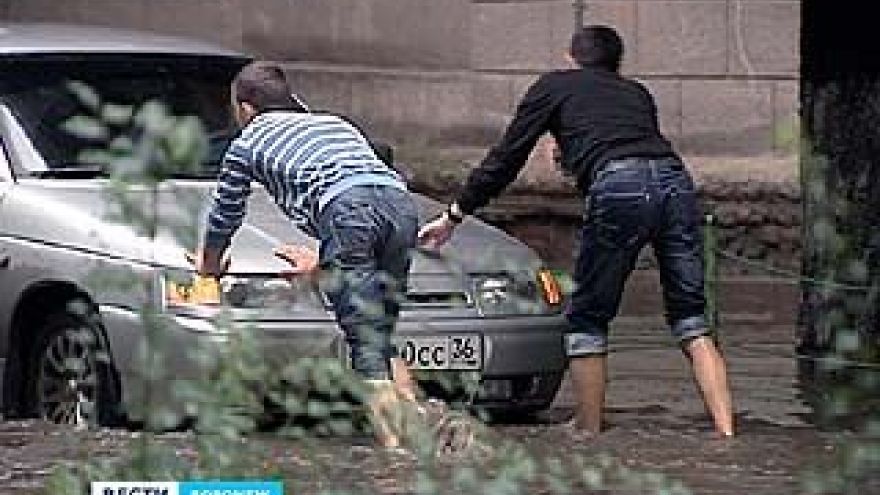 Прошедший ливень спровоцировал в Воронеже настоящий потоп