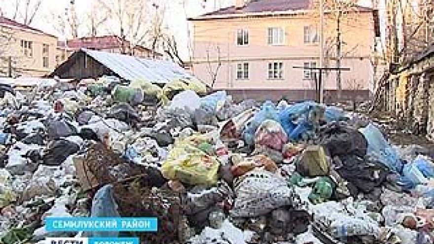 Свалку в поселке Стрелица Семилукского района до сих пор не убрали
