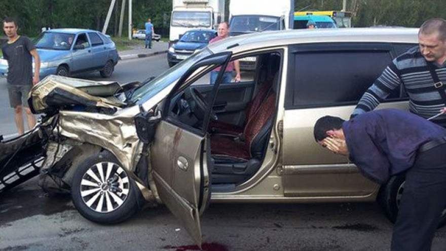ФОТО: ДТП в Воронеже чудом обошлось без жертв