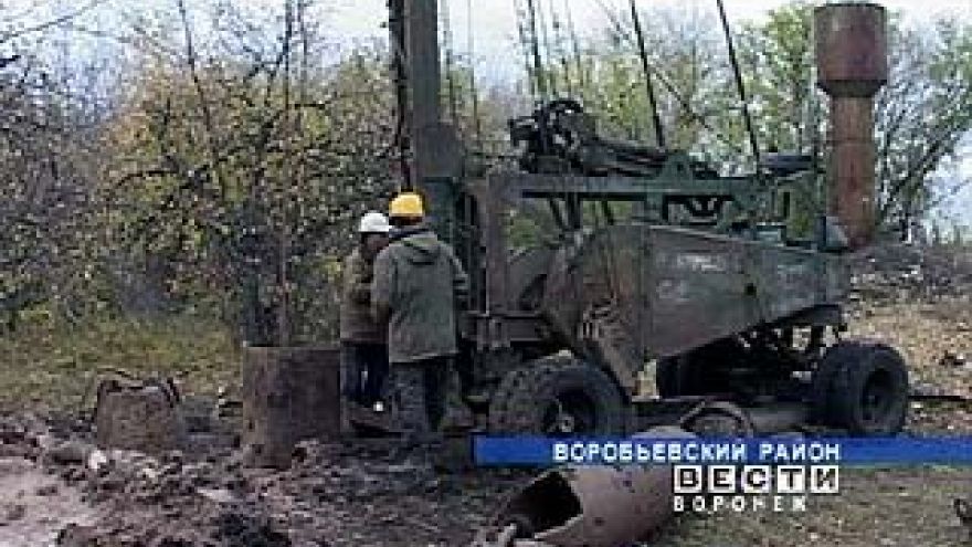 В селе Краснополье Воробьевского района начали бурить скважину