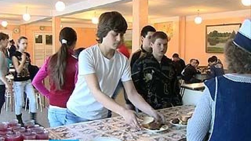 Еда из школьных столовых может угрожать здоровью детей
