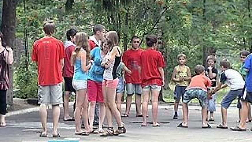 Пять детей из лагеря "Голубой экран" срочно отправили к врачу
