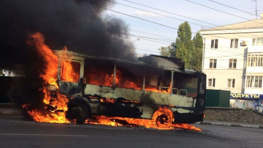 В Воронеже сгорел маршрутный «ПАЗ»