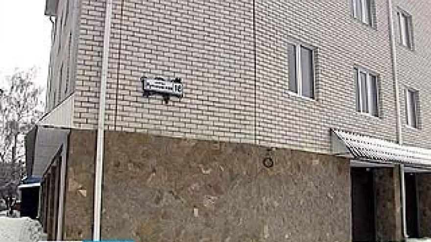 В доме на улице Путиловской, предназначенном под снос, продавали квартиры