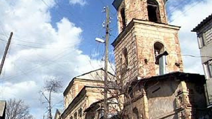 В Богоявленском храме прошли первые богослужения