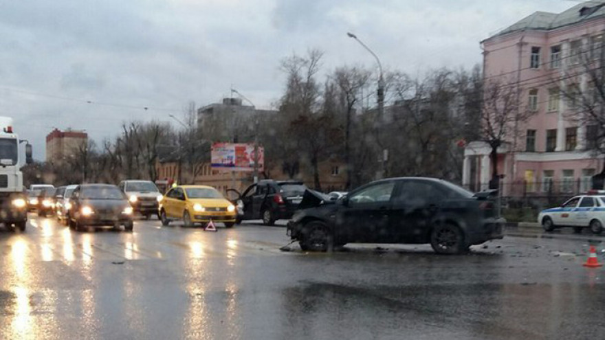 В Воронеже при столкновении двух иномарок пострадали 4 человека