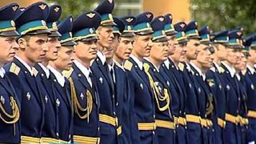 Молодые лейтенанты получили дипломы об окончании ВВАИУ